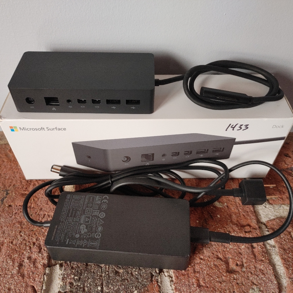 Microsoft Surface Dock - Picture 2 of 2